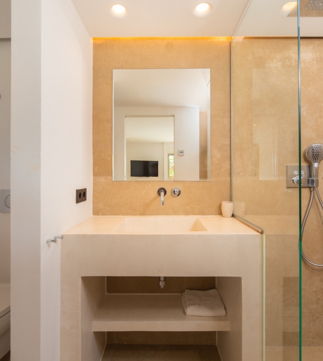 Resa Estates Ibiza sale villa Marlin vieuws bathroom shower.jpg